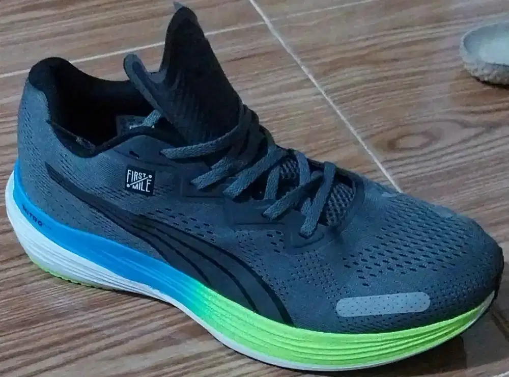 Sepatu running puma nitro