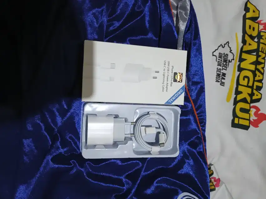 JUAL charger iPhone 20 WATT satu set adaptor+kabel (baru) bagus