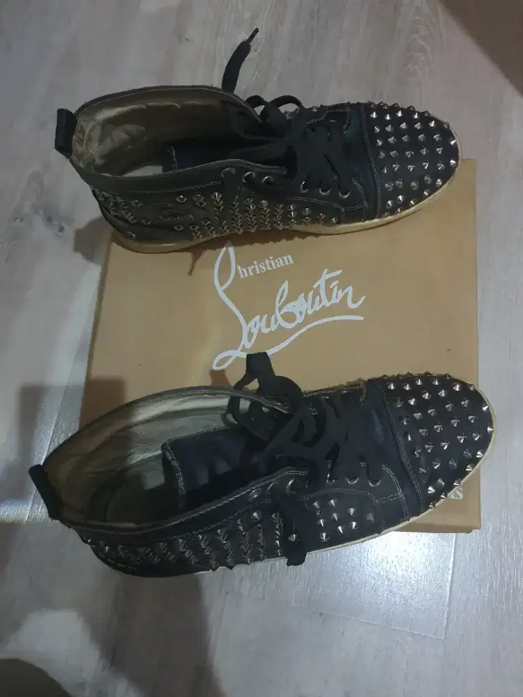 Jual sepatu louboutin