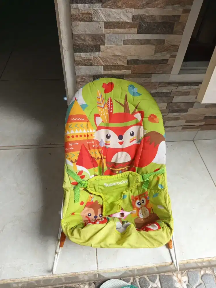 Tempat tidur bayi