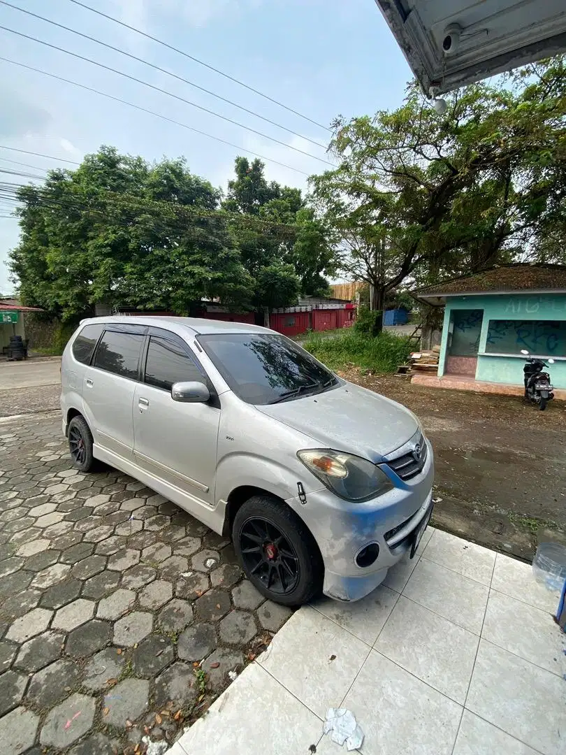 Mobil matic avanza type s 2010