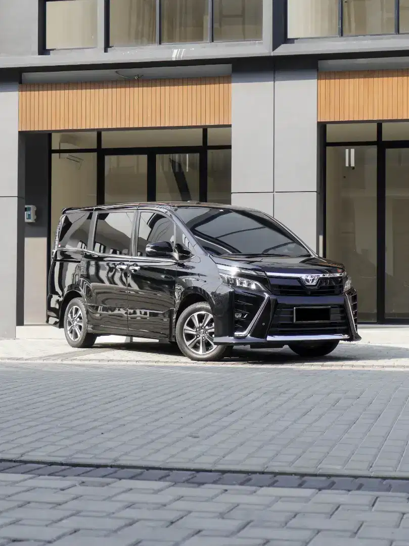 Toyota Voxy 2018