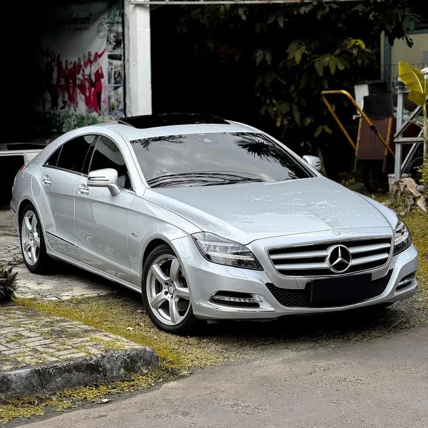 (CASH) Mercedes Benz CLS350 AMG 2011
