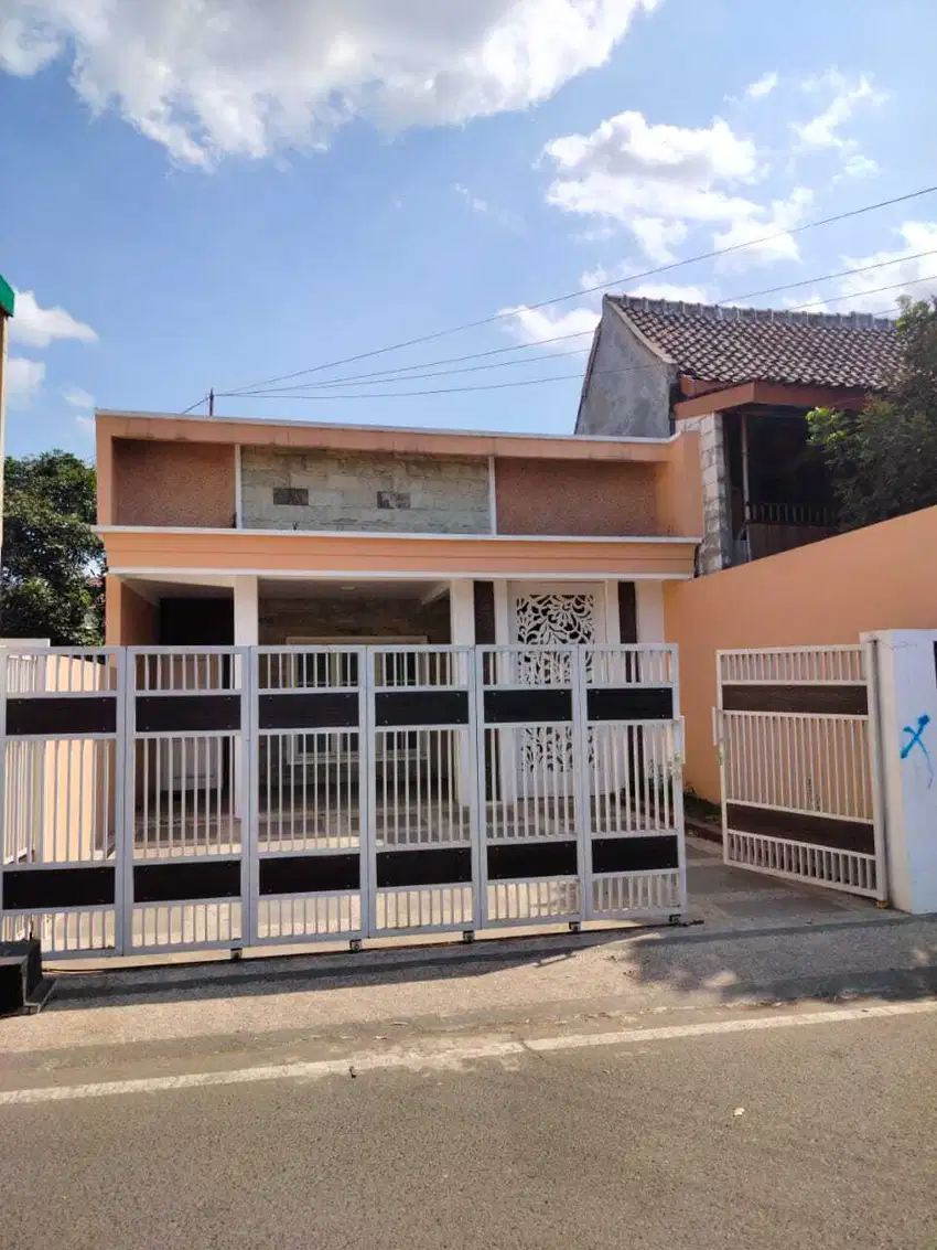 DIJUAL RUMAH MAYJEN SUNGKONO