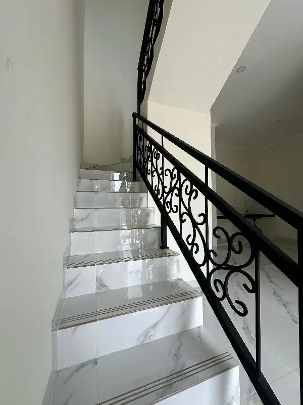 Exclusive rumah 2 lantai di timur jakarta