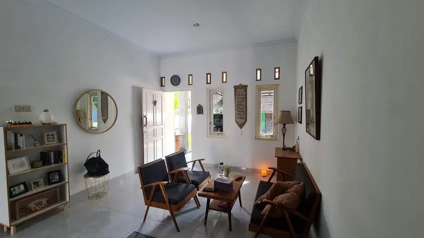 DIJUAL RUMAH CANTIK SIAP HUNI DI BARAT PASAR SLEMAN