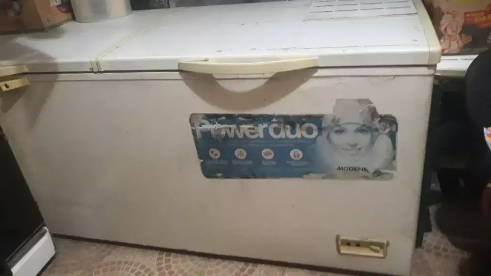 Frezeer Modena untuk jualan