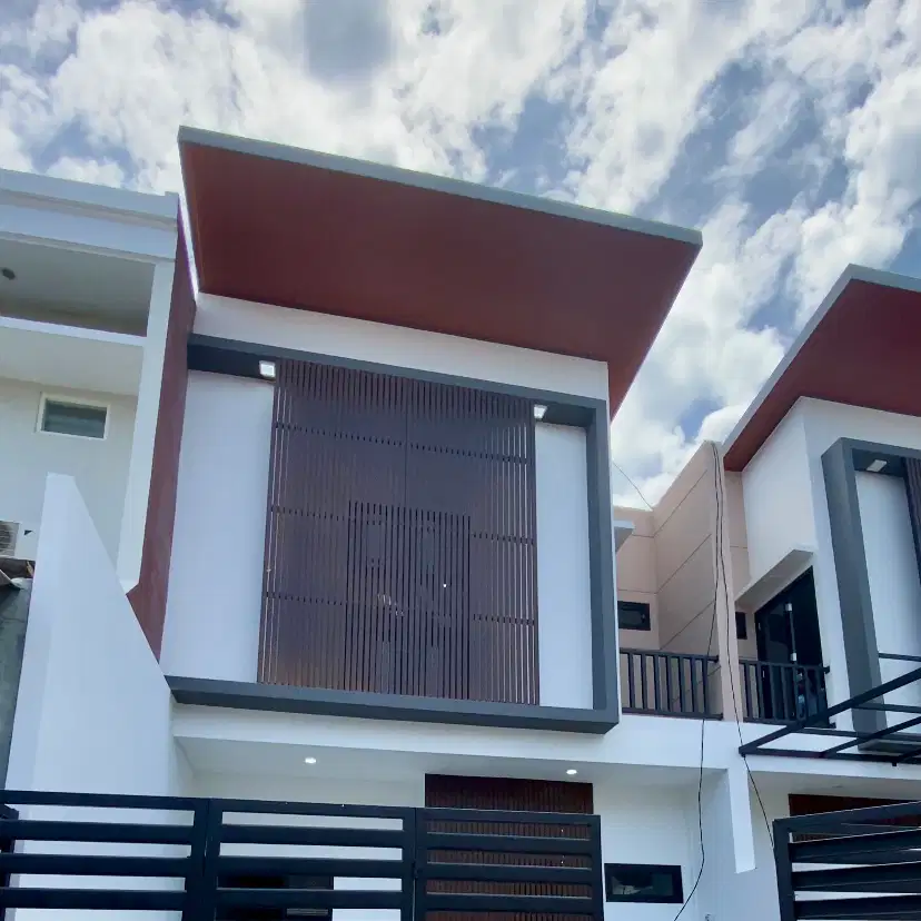 dijual rumah ready desain MODERN TROPICAL, sutorejo timur