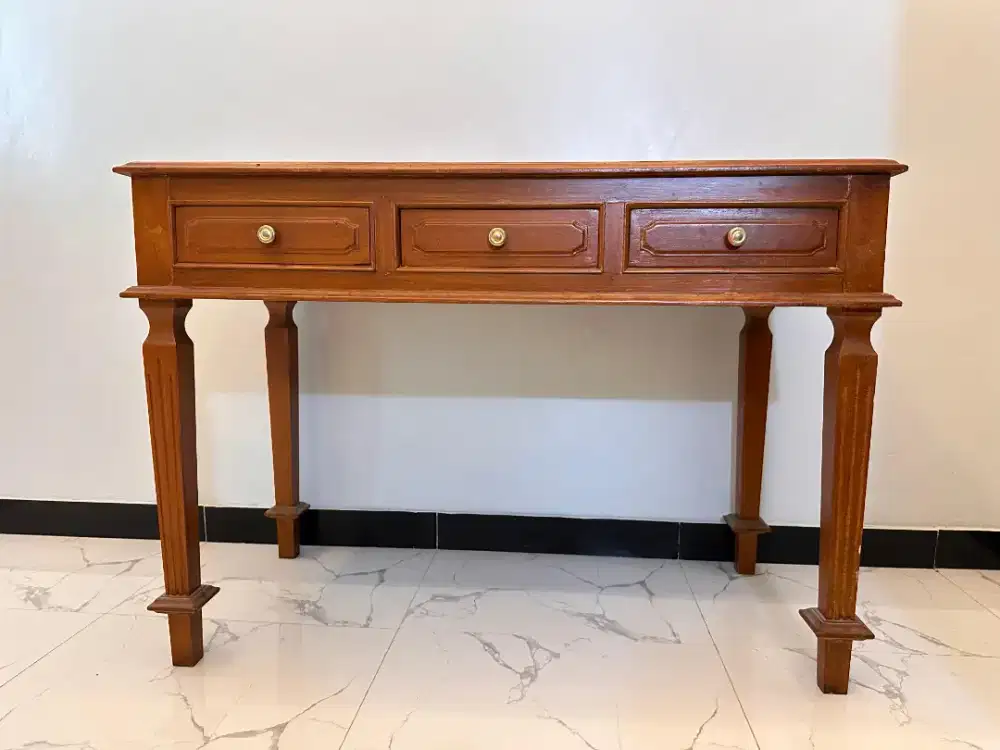 Meja pajangan (meja serbaguna)