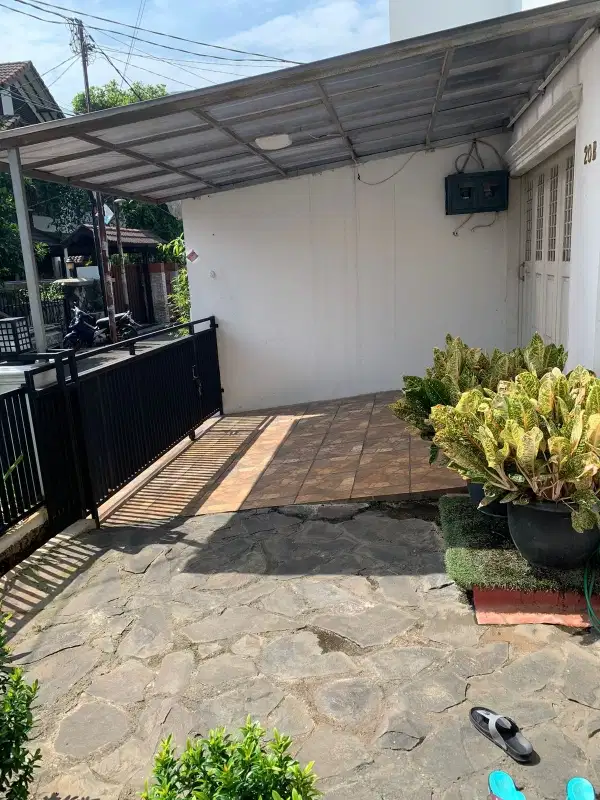 Di JUAL: Rumah 2lt Hoek di Rempoa