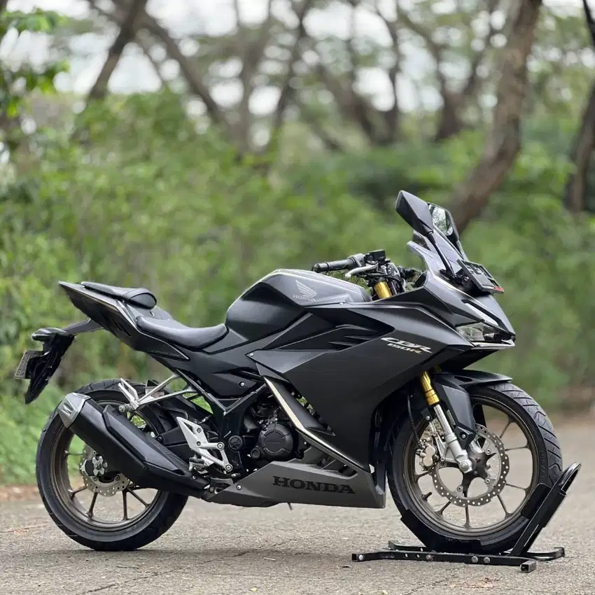 HONDA NEW CBR150R HITAM 2023 KM 15K PAJAK PANJANG SUPER GRES