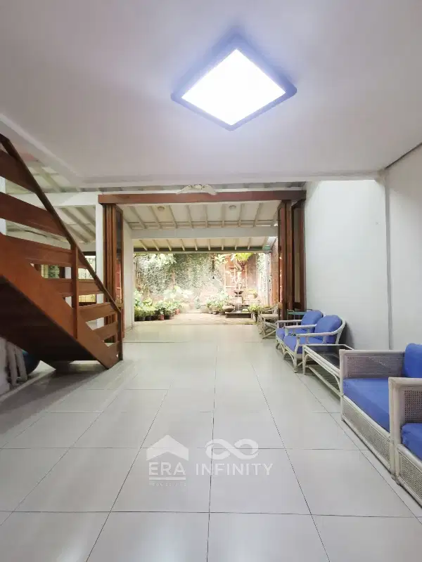 JUAL RUMAH PURI INDAH HITUNG TANAH, COCOK UNTUK USAHA