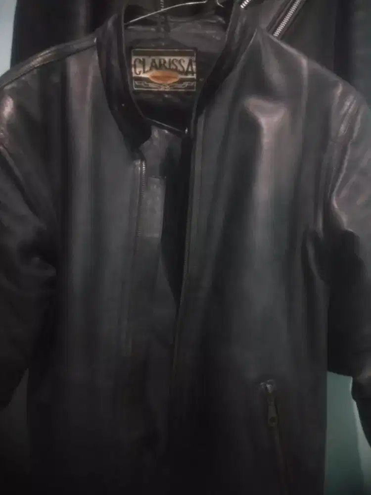 Jaket kulit hitam
