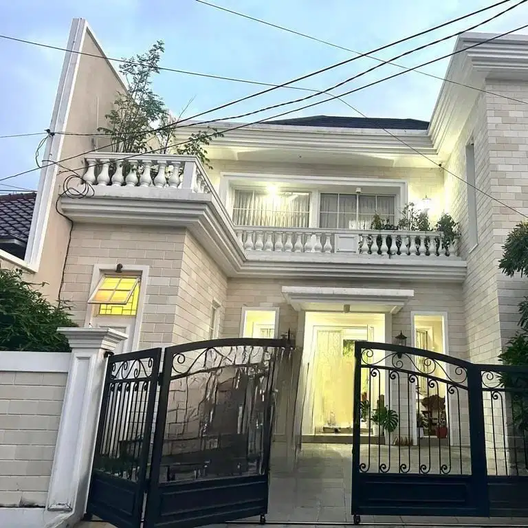 Rumah 2 Lantai Siap Huni Di Manyar Tirtoyoso dekat Pakuwon City