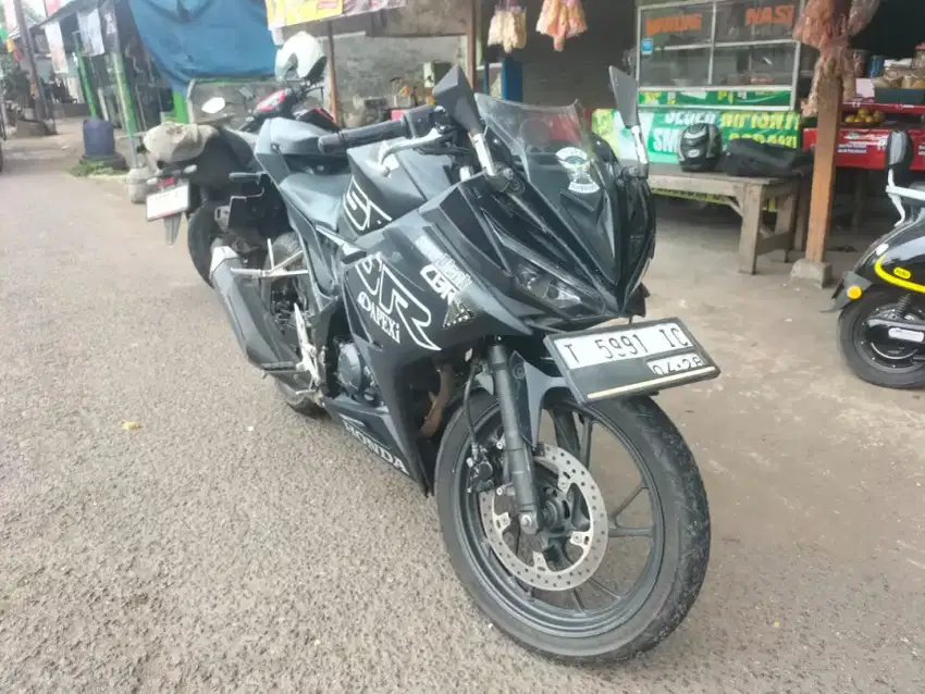HONDA CBR 150R 2018
