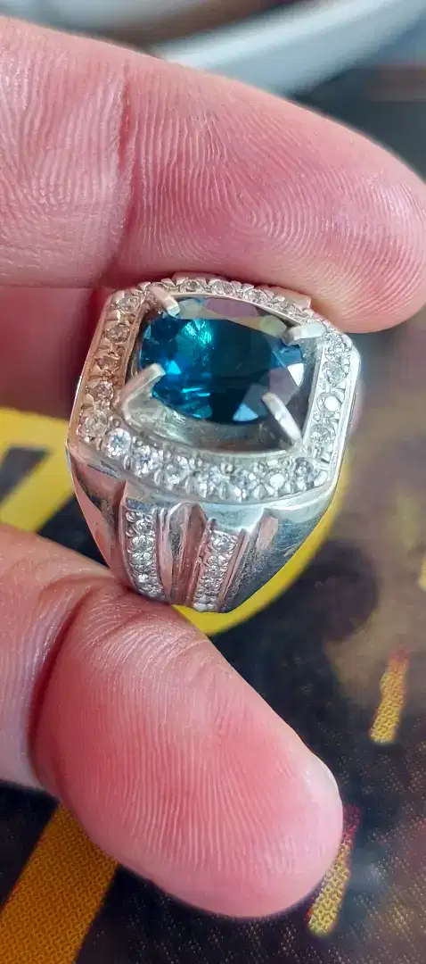 Blue topaz London