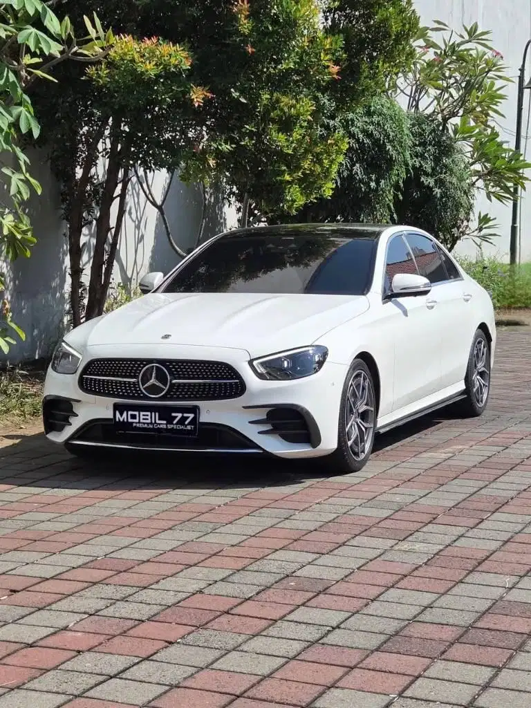 MERCEDES BENZ E300 W213 FACELIFT MODEL AMG LINE 2023 ODO 15RB LIKE NEW