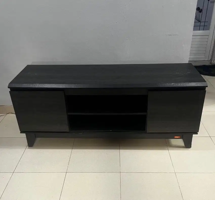 Meja / bufet tv minimalis warna hitam