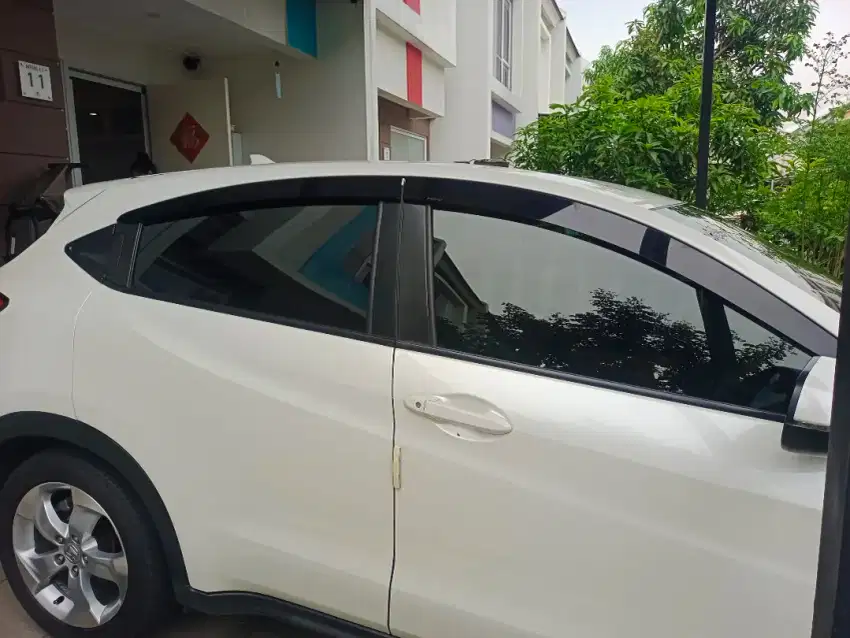 Kaca film mobil dan gedung