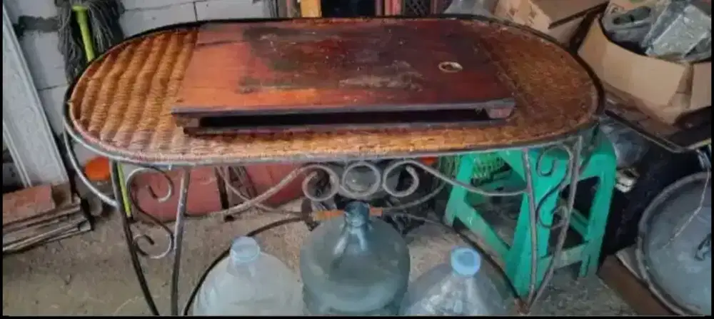 Meja serbaguna terawat