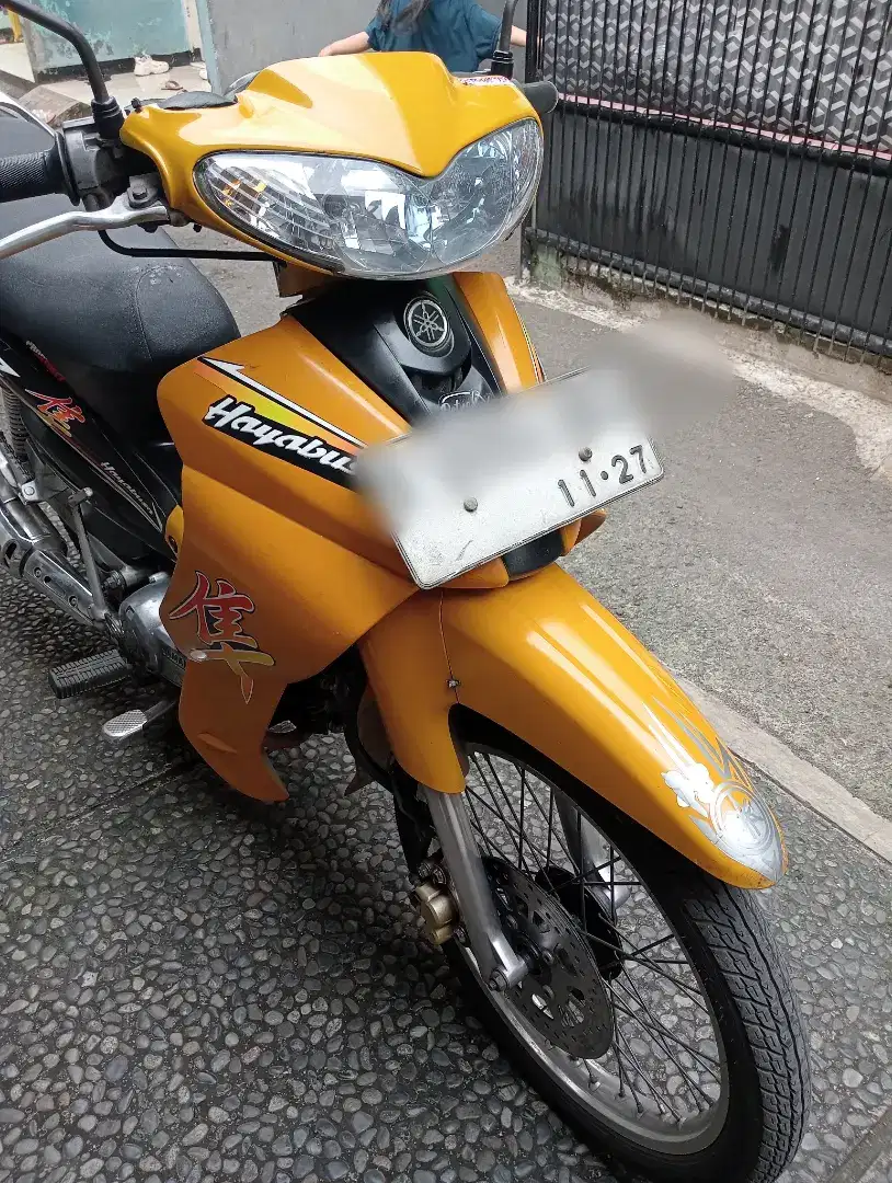 Jupiter Z warna kuning 2004 terawat