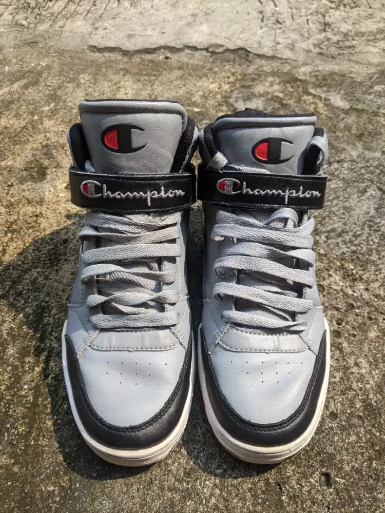 Sepatu Champion size 40