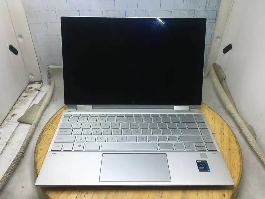 HP SPECTRE X360 CONVERTIBLE 13  I7-1165G7 RAM 16GB SSD 512GB CAM, BACK