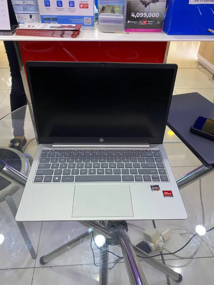 HP 14 em0332AU em0333AU /Ryzen 3 7320U/8GB/512GB SSD/14″ FHD/Win 11 Ho