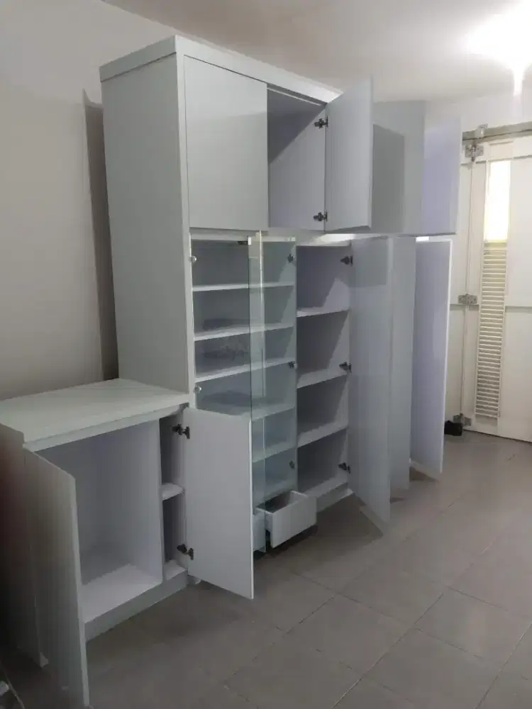 Lemari baju susun minimalis