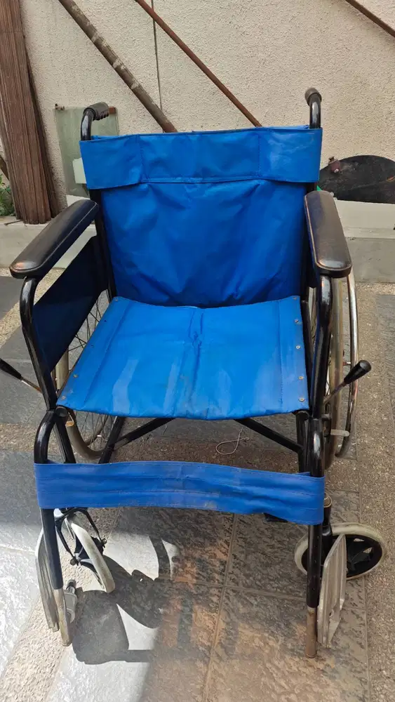 Kursi roda besi Lipat