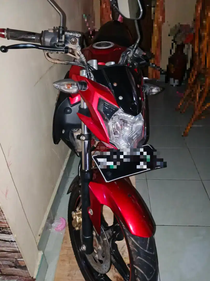 DIJUAL MOTOR BEKAS VIXION MERAH 2016