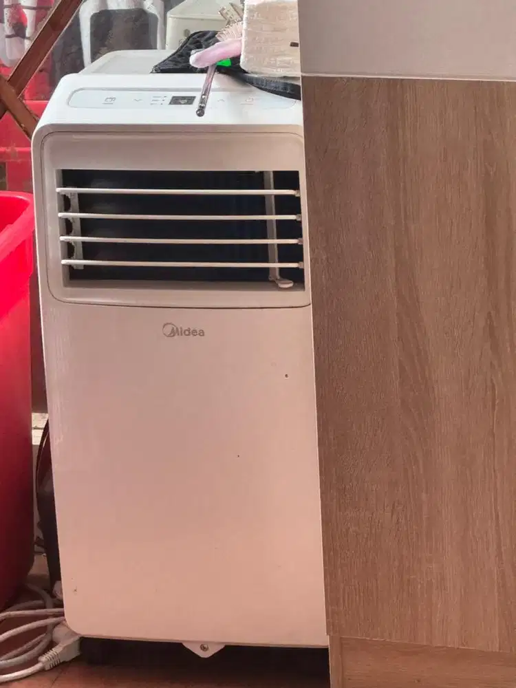 AC PORTABLE merk MIDEA