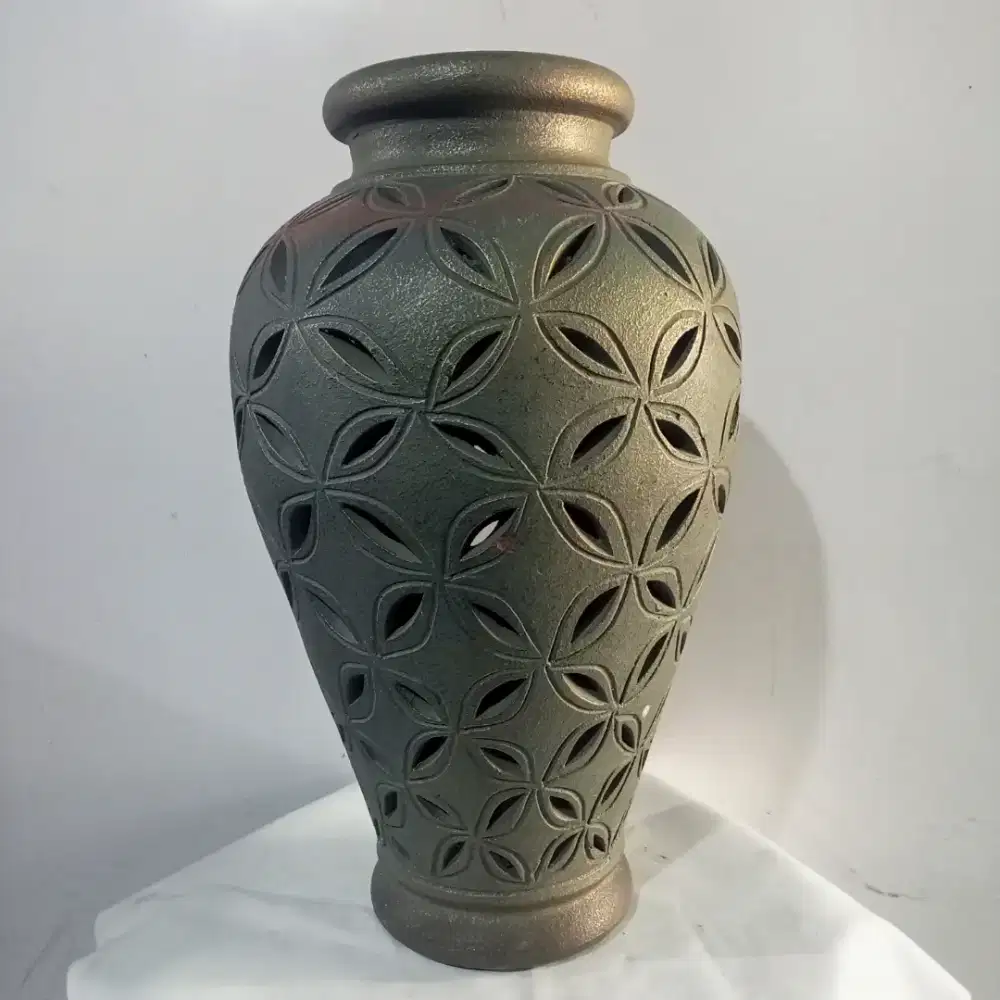 Vintage Vas Gerabah Jumbo Hias Motif Lubang • Decorative Vase