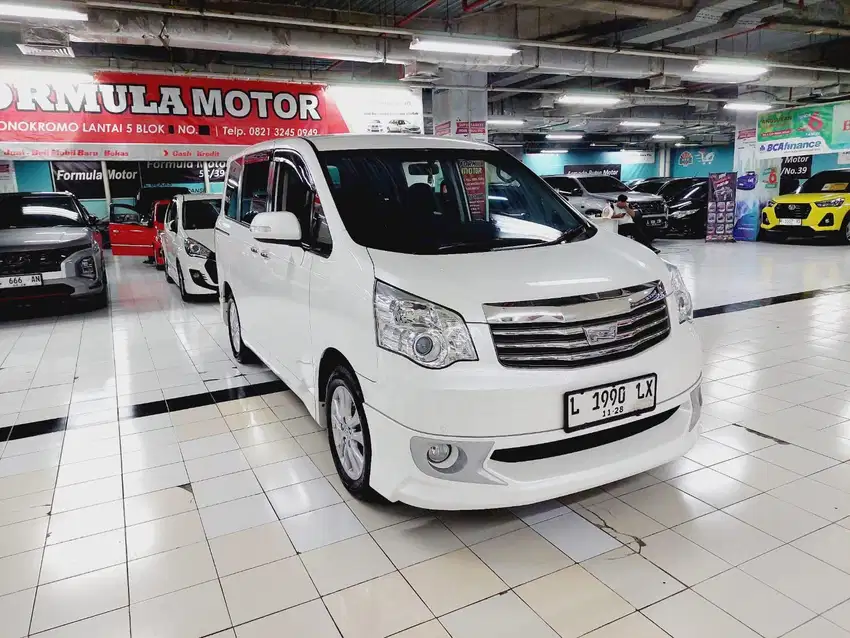 Toyota NAV-1 V LUXURY AT 2014