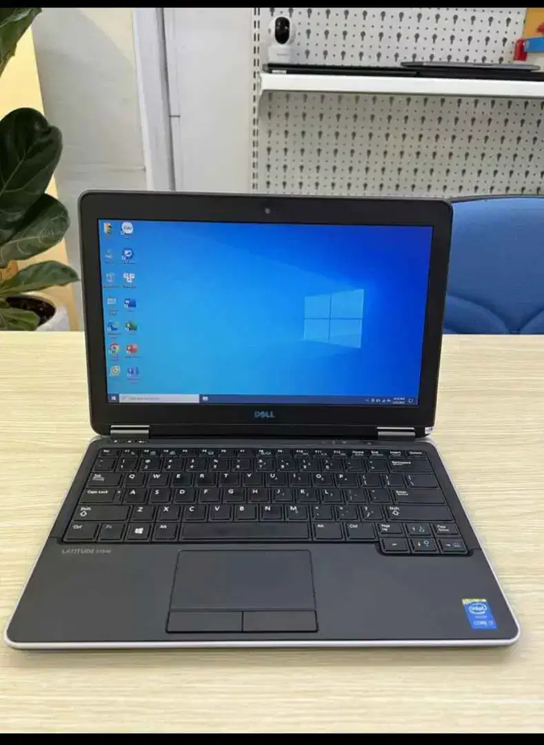 Laptop Dell Latittude E7240 -CORE I5 GEN4 -SSD 128GB -8GB -Display 13