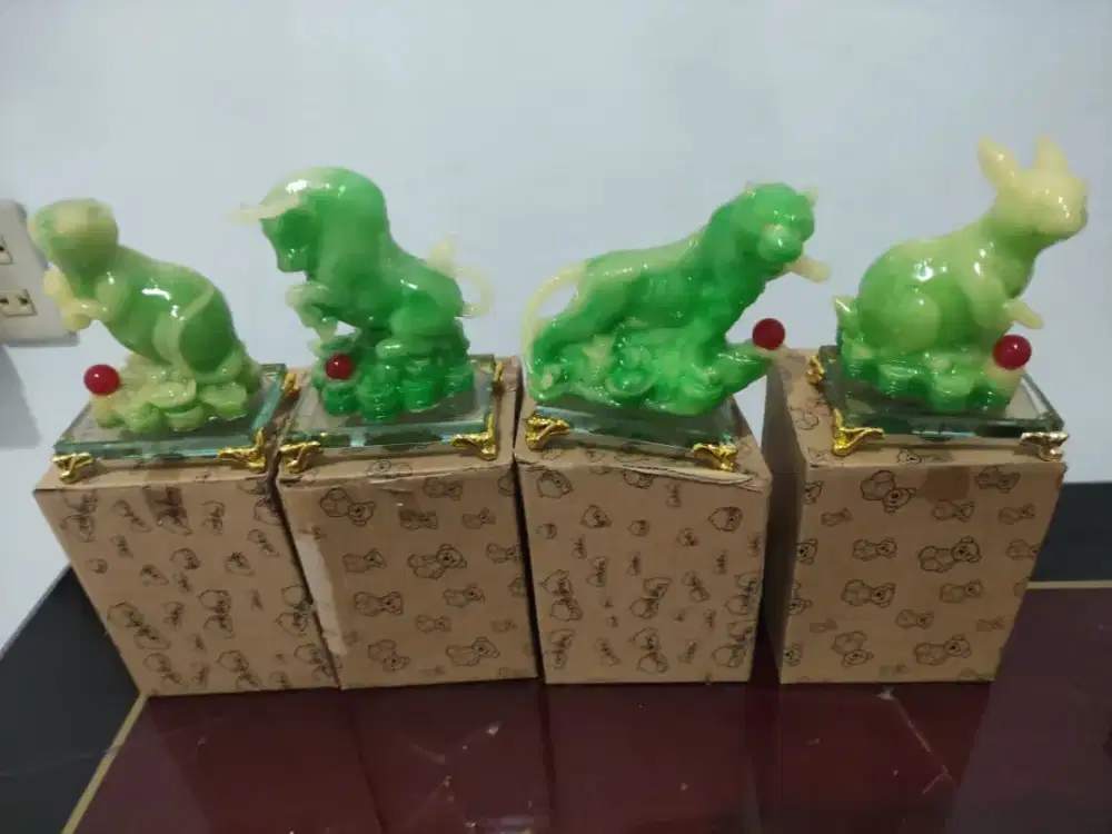 Pajangan patung giok 12 shio