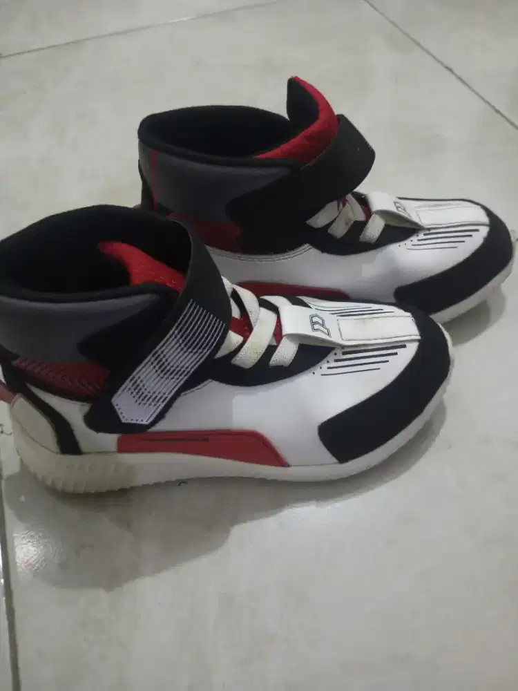 Sepatu anak precise UK 30