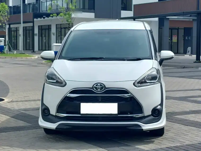 Toyota SIENTA Q AT th 2017. LOW KM.