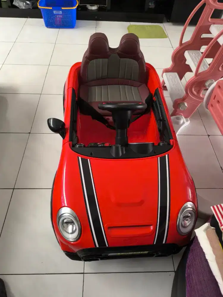 Mobil mobilan Aki masih nyala charger kaca remote masih lengkap