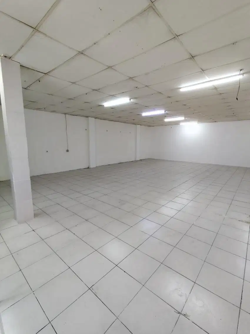 Ruko komersil dekat perumahan di kampung melayu jakarta timur