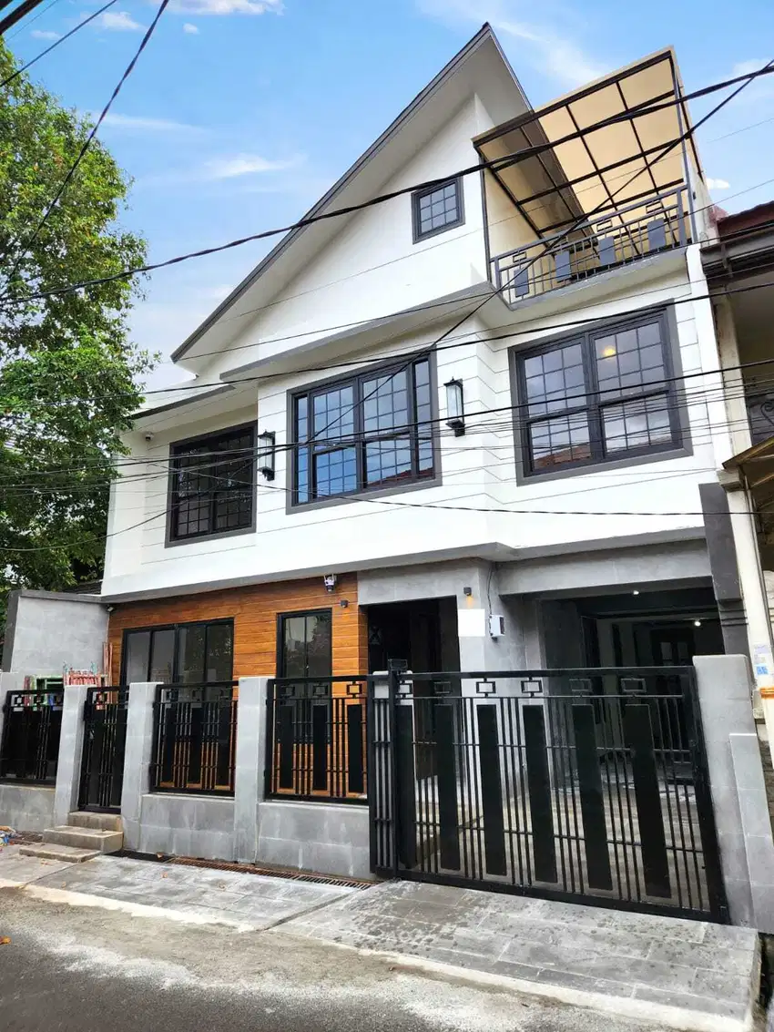 S548 Rumah 3 Lantai American style di Pondok Bambu Jakarta Timur