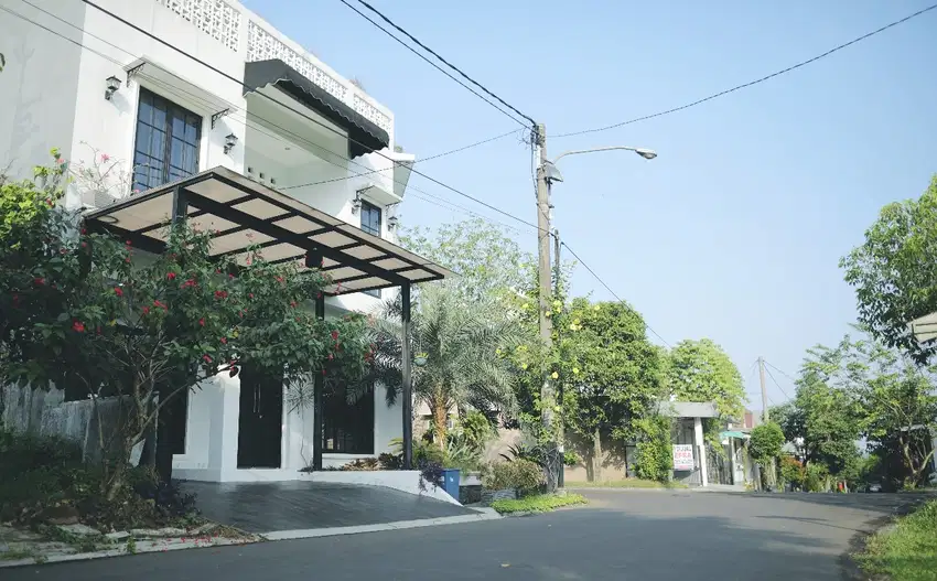 DIJUAL RUMAH 2.5 LANTAI FURNISHED DI VICTORIA SENTUL CITY SSR639 A27