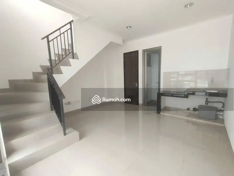 Rumah Pantai indah kapuk 2 type 4,5x10 2lantai SHM lokasi di depan