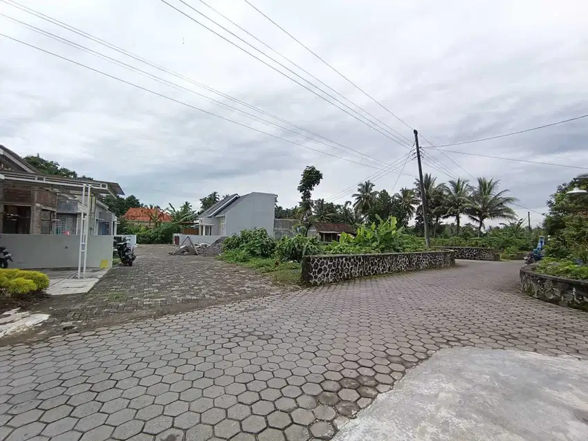 RUMAH MODERN LUAS DI SLEMAN DEKAT WISATA IBARBO PARK