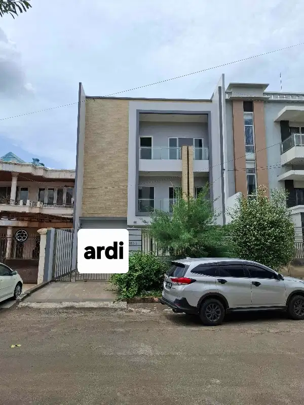 Rumah 3.5 lt, jalan luas, shm, selatan Taman surya 5