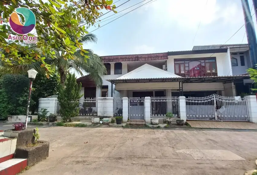 Dijual cepat rumah strategis 2 lantai di taman duta depok