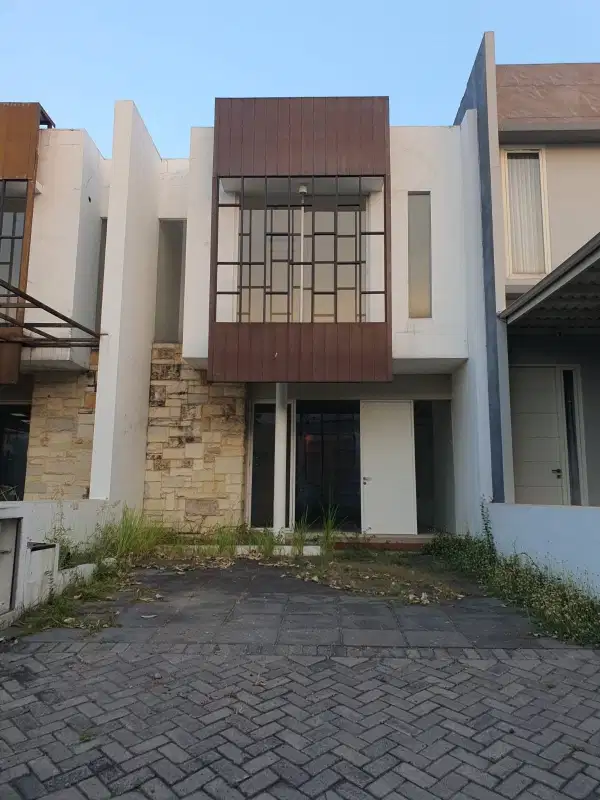 rumah wiyung dekat graha famili, pakuwon indah,citraland