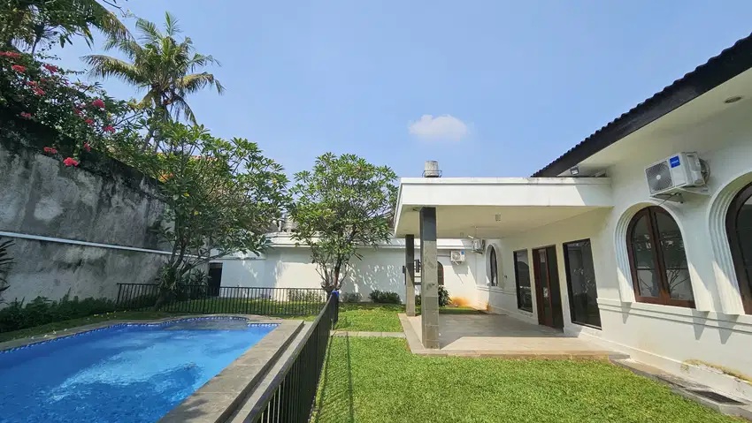 BEAUTIFUL SERENE HOUSE KEMANG WITH BIG GARDEN & POOL