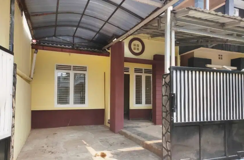 Rumah harga murah lokasi bagus luas 90m2 siap huni di Taman Royal