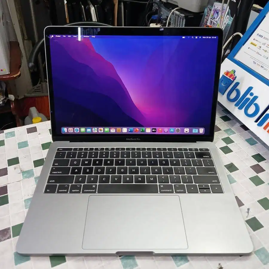 Macbook Pro 2017 core i5-2.3ghz ram 16gb ssd 256gb D-TM